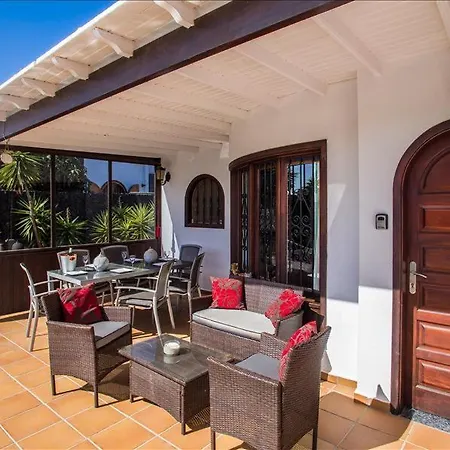 In Puerto Del Carmen Sleeps 6 Includes Swimming Pool Air Con And Wifi 0 Puerto del Carmen (Lanzarote)