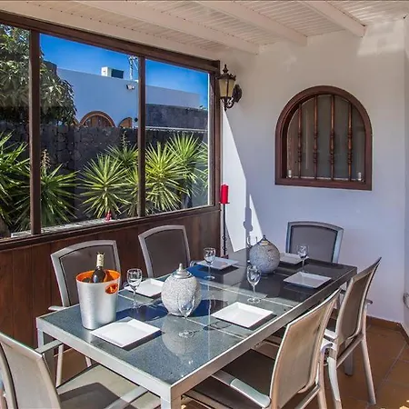In Puerto Del Carmen Sleeps 6 Includes Swimming Pool Air Con And Wifi 0 *