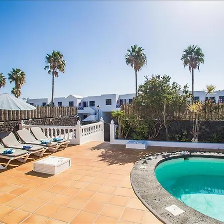 In Puerto Del Carmen Sleeps 6 Includes Swimming Pool Air Con And Wifi 0 Villa *