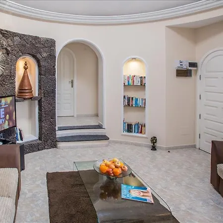 In Puerto Del Carmen Sleeps 6 Includes Swimming Pool Air Con And Wifi 0 Villa *
