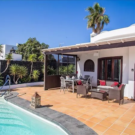 Villa In Puerto Del Carmen Sleeps 6 Includes Swimming Pool Air Con And Wifi 0 Puerto del Carmen (Lanzarote)