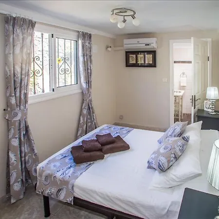 Villa In Puerto Del Carmen Sleeps 6 Includes Swimming Pool Air Con And Wifi 0 *